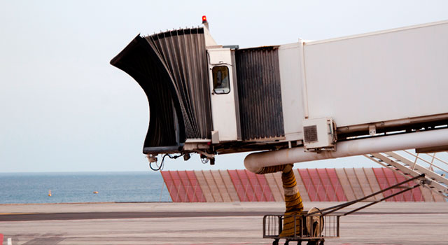 El Aeropuerto de Lanzarote es el tercer aeropuerto de mayor importancia en las Islas Canarias.