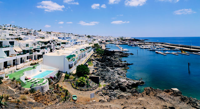 Puerto Calero, al sur de la isla, es uno de los destinos turísticos de Lanzarote.
